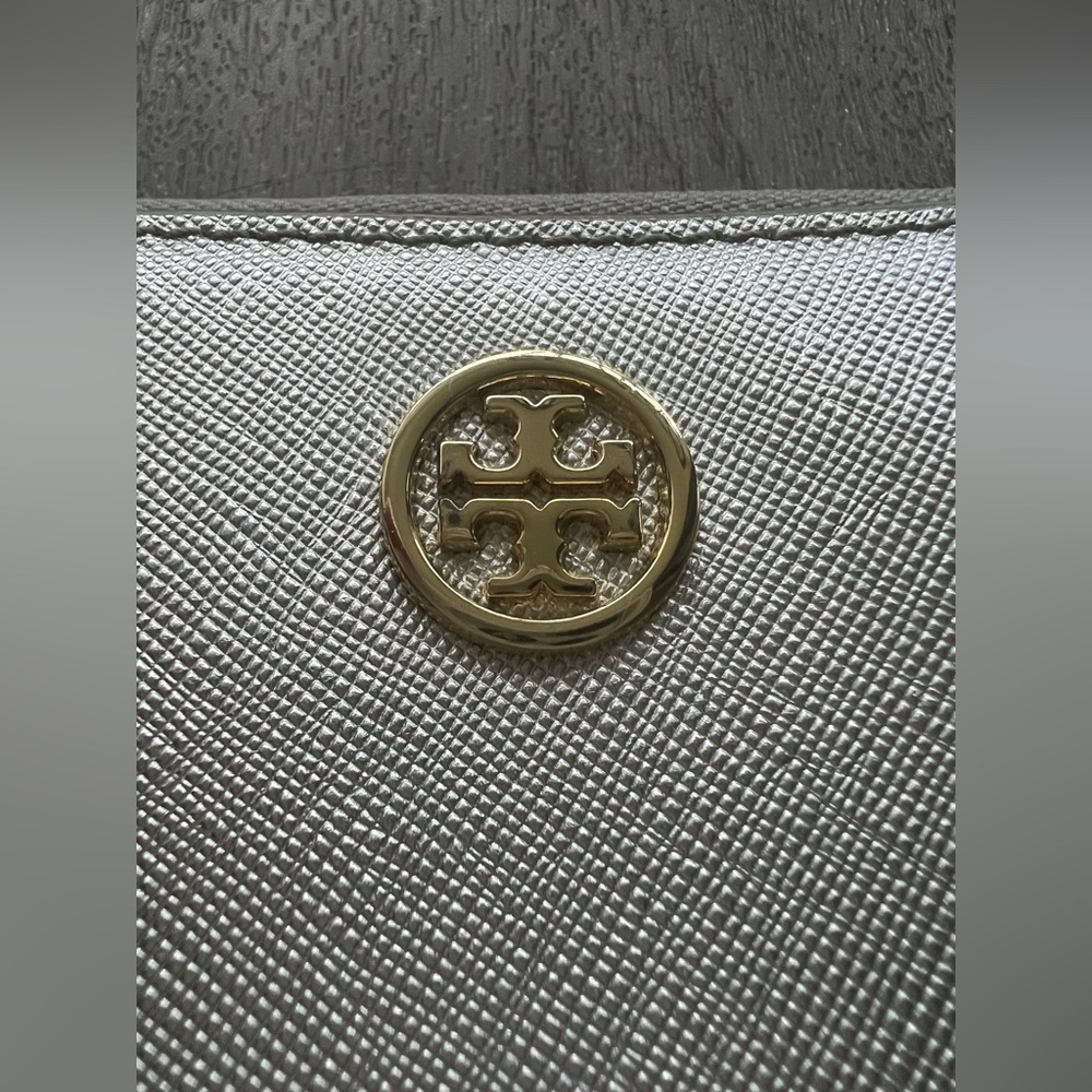 Tory Burch Metallic Silver Wristlet / Wallet with Gold Hardwire - Picture 3 of 13